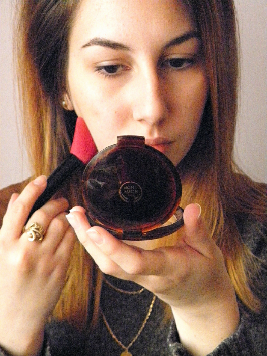 natural bronzed look using the body shop bronzer